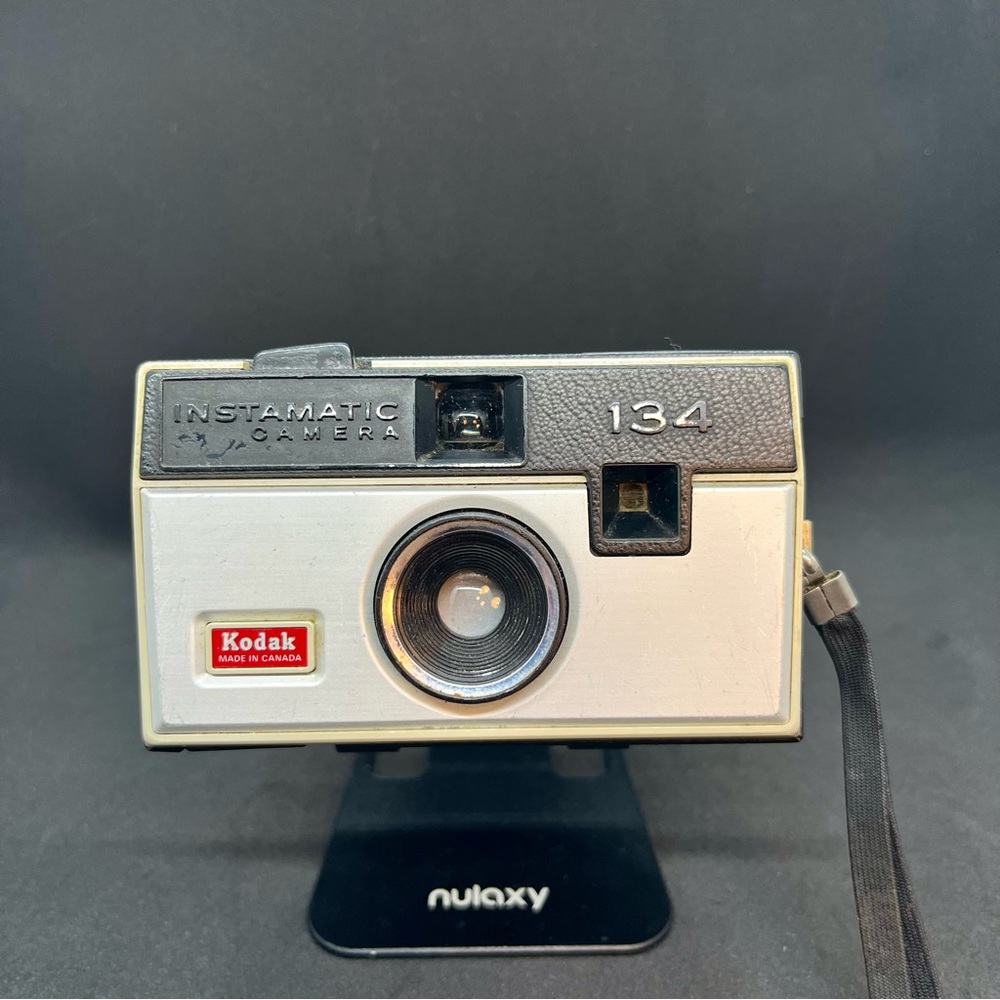 Vintage Kodak Instamatic 134 film Camera - Decorative, Untested, As Is
